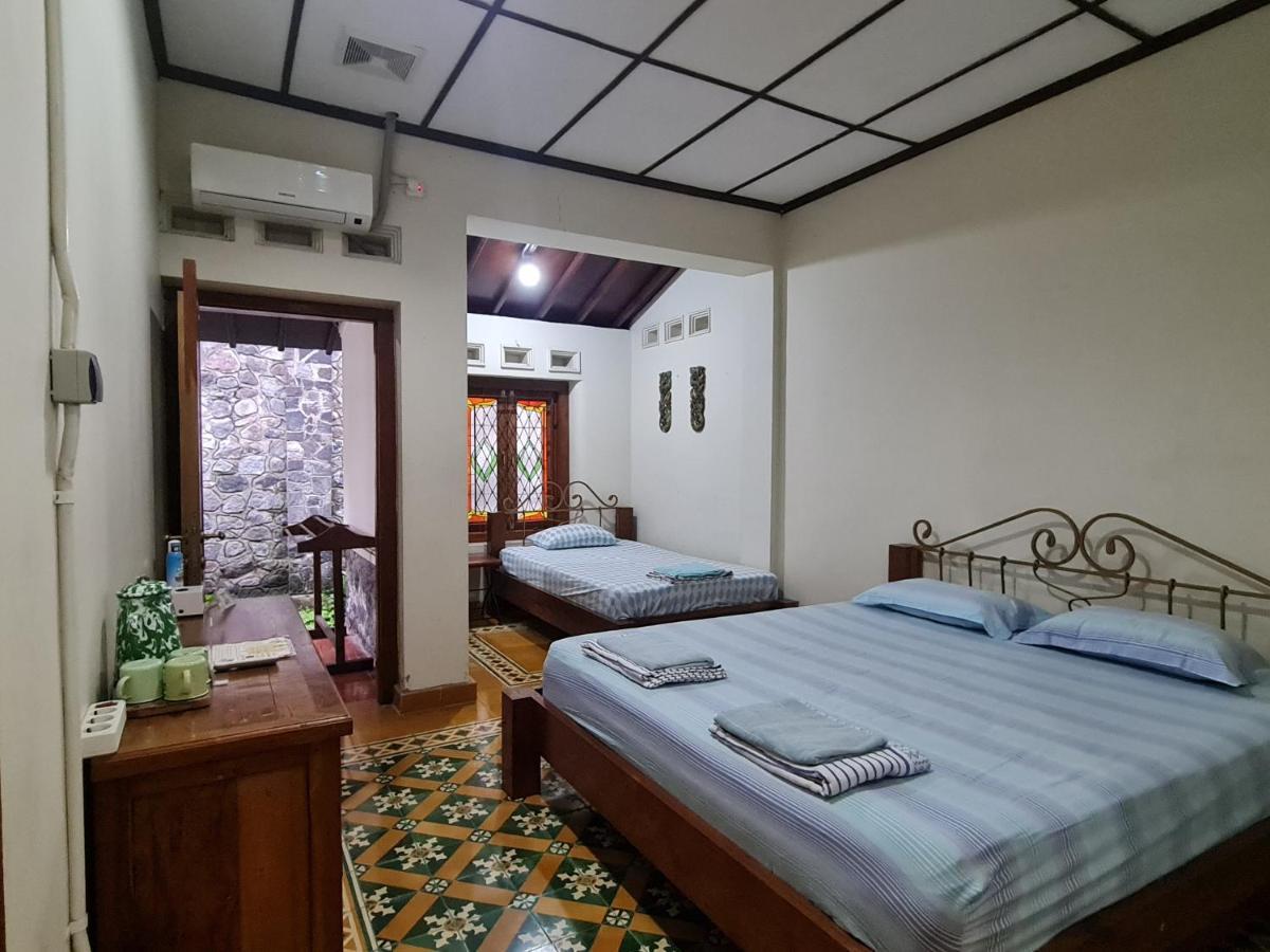 Omah Pitoe Yogya Homestay Jogjacarta Exterior foto
