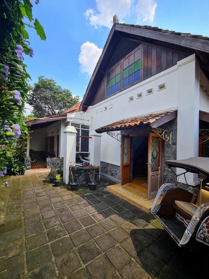 Omah Pitoe Yogya Homestay Jogjacarta Exterior foto