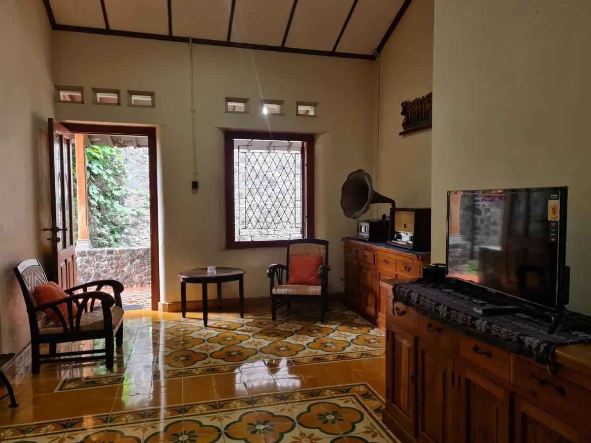 Omah Pitoe Yogya Homestay Jogjacarta Exterior foto