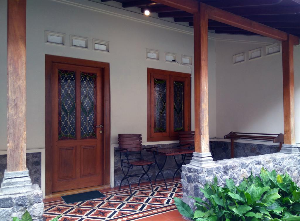 Omah Pitoe Yogya Homestay Jogjacarta Exterior foto