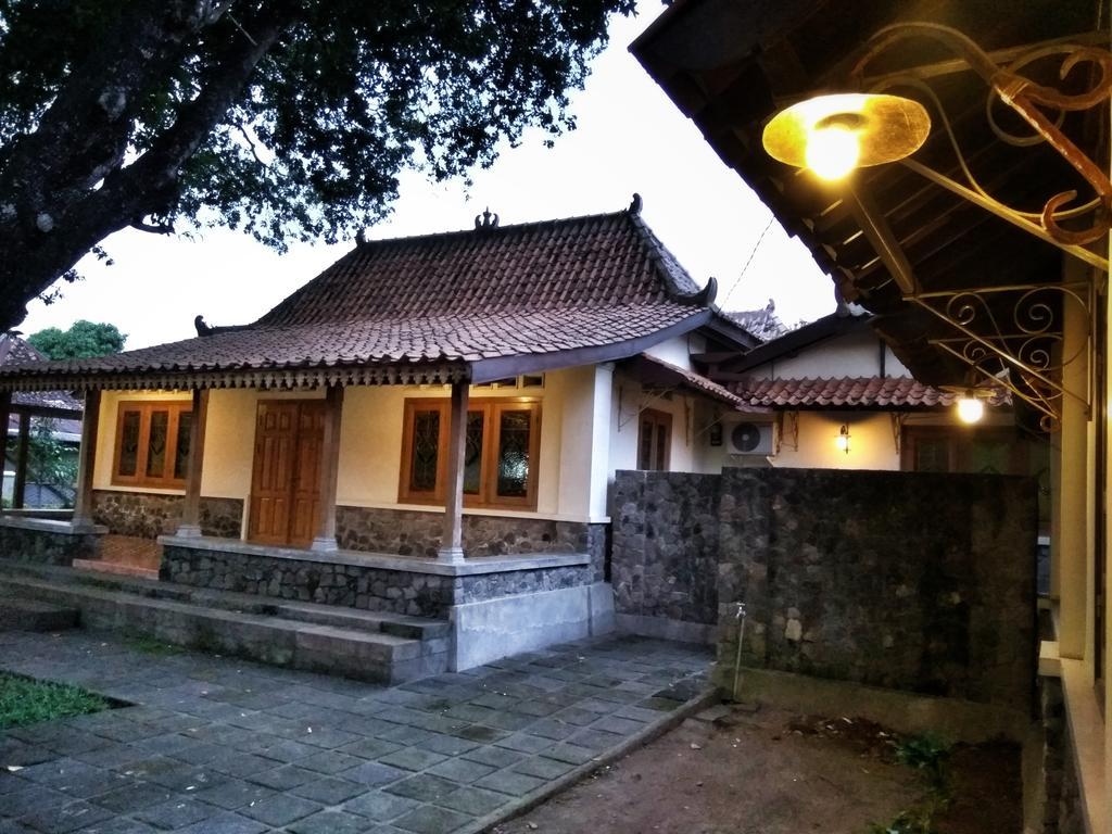 Omah Pitoe Yogya Homestay Jogjacarta Exterior foto